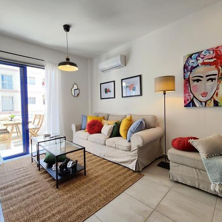 Frida'S Cozy Two Bedroom Apt Larnaca Exterior photo